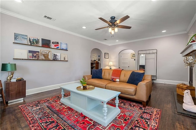 living room featuring visible vents, arched walkways, recessed lighting, and ceiling fan
