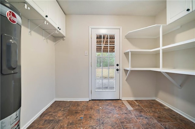 entryway featuring water heater