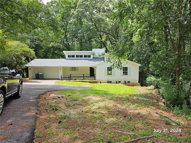 view of front of house with a front yard