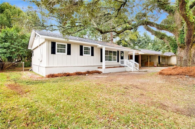 view of front of house with a front lawn