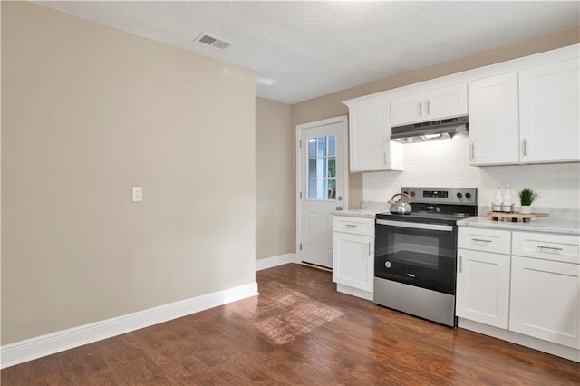 kitchen featuring dark wood-type flooring, a textured ceiling, electric stove, decorative backsplash, and white cabinetry