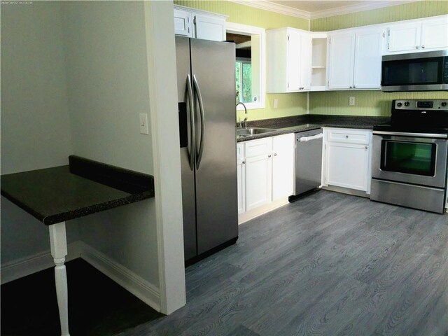 kitchen featuring crown molding, stainless steel appliances, sink, and white cabinets