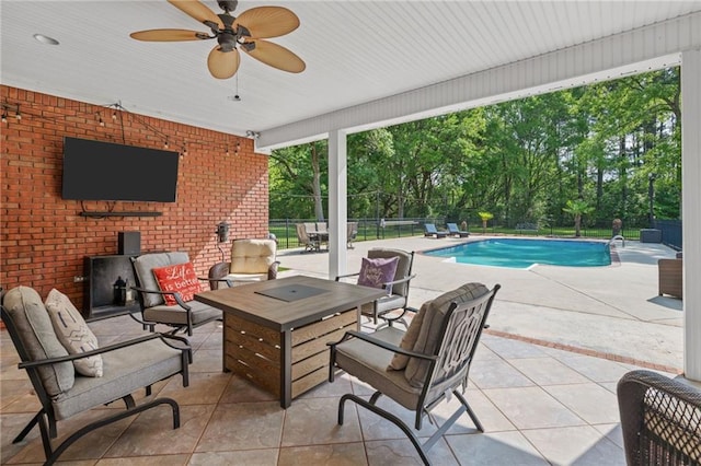 view of patio featuring fence, ceiling fan, a fenced in pool, and outdoor dining space