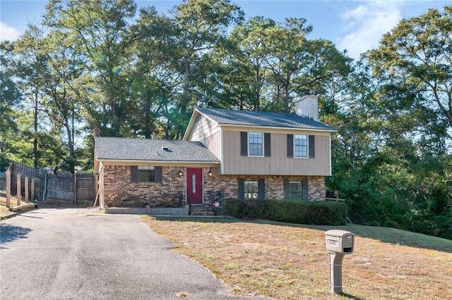 tri-level home featuring a front lawn