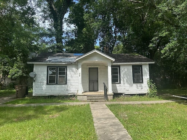 818 Carleton Ave, Mobile, AL 36617 - bungalow featuring a front yard