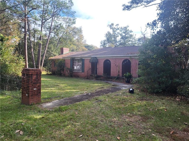 ranch-style home with a front yard