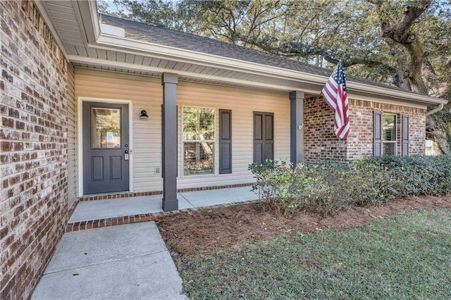 entrance to property featuring covered porch