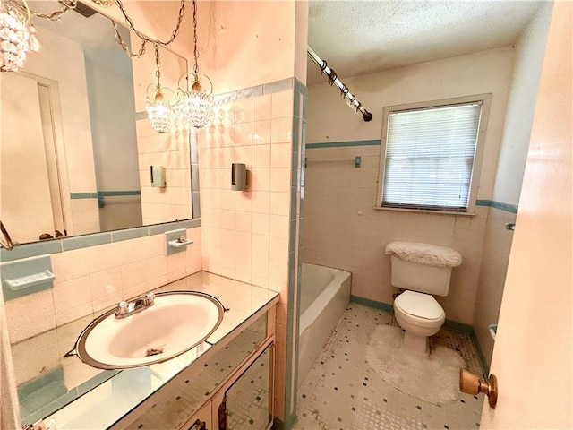 1113 Carre Dr W, Mobile, AL 36618 - bathroom featuring tile walls, vanity, shower / tub combination, a chandelier, and a textured ceiling