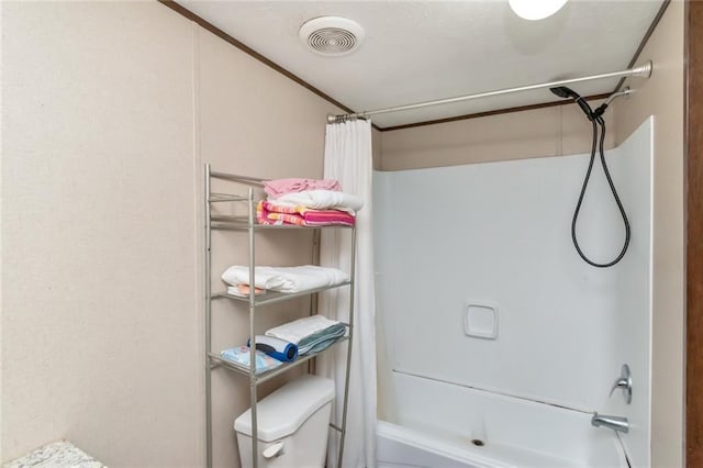 bathroom featuring toilet and shower / tub combo with curtain