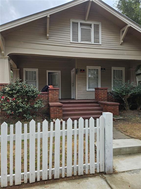 view of front of house featuring covered porch