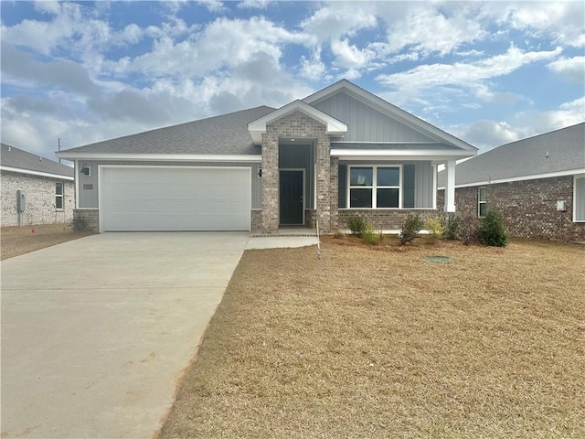 craftsman house featuring a garage and a front lawn