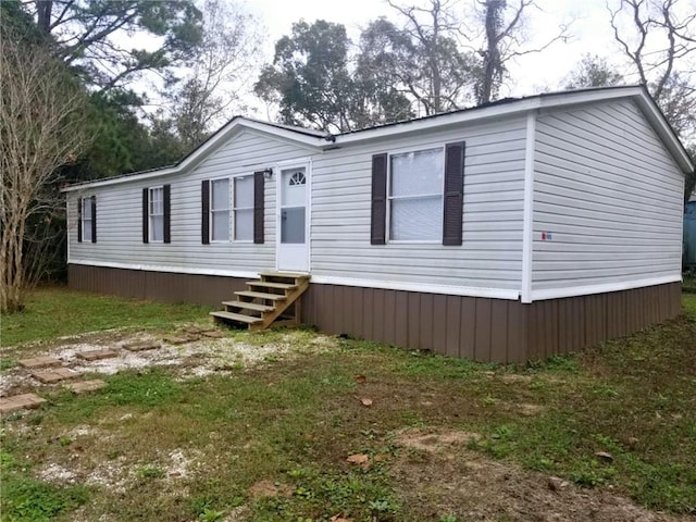 manufactured / mobile home featuring entry steps