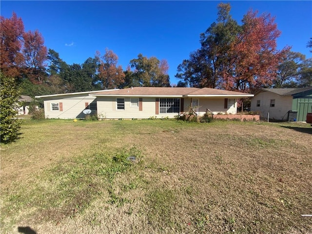 view of front facade with a front lawn