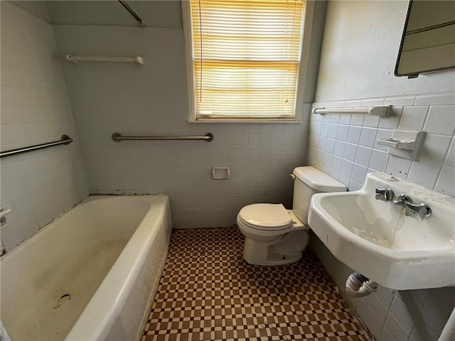 bathroom with toilet, a bathing tub, and sink