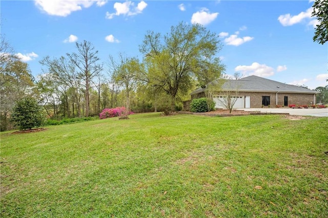 7180 Cannon Ball Cir, Bay Minette, AL 36507 - view of yard featuring an attached garage
