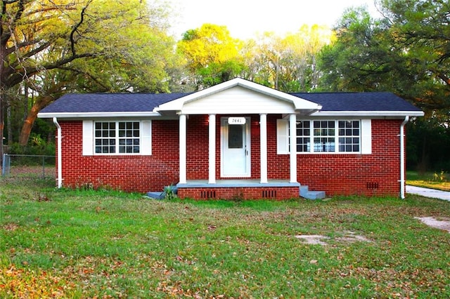 view of front facade featuring a front yard