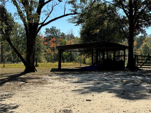 view of yard with a detached carport