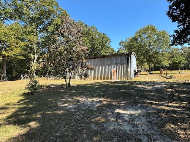 view of yard featuring an outbuilding and an outdoor structure