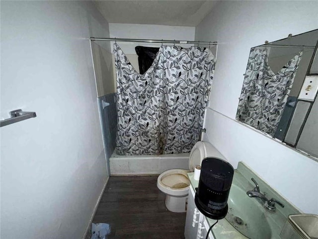 1320 Jessie St, Mobile, AL 36617 - full bathroom with toilet, wood finished floors, and a shower with curtain