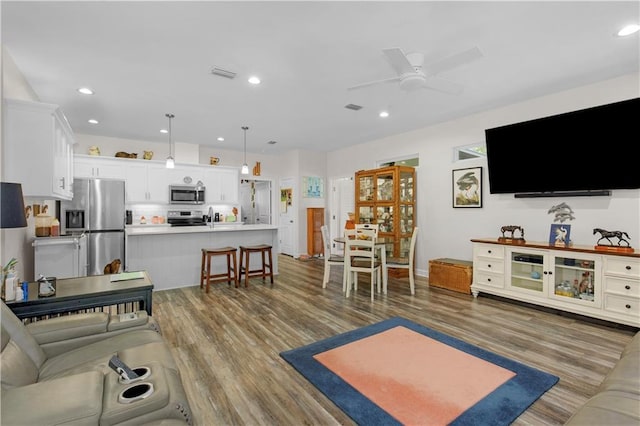 908 Longfellow Pl, Dauphin Island, AL 36528 - living area featuring a ceiling fan, wood finished floors, and recessed lighting