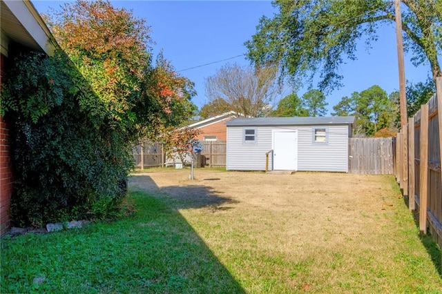 view of yard featuring a storage unit