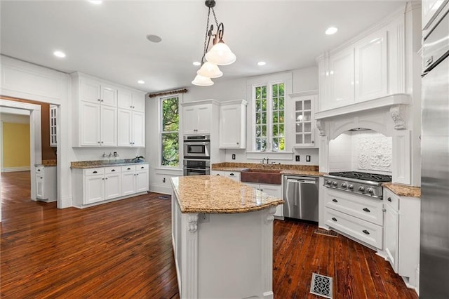 251 Georgia Ave S, Mobile, AL 36604 - kitchen featuring stainless steel appliances, a sink, and white cabinetry