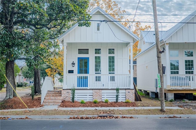 view of front facade featuring board and batten siding