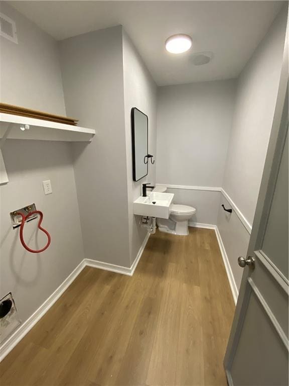 112 Du Rhu Dr Unit 112-H, Mobile, AL 36608 - laundry area featuring wood finished floors, baseboards, and a sink