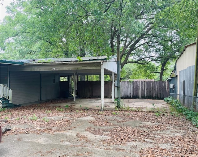 view of yard featuring a carport