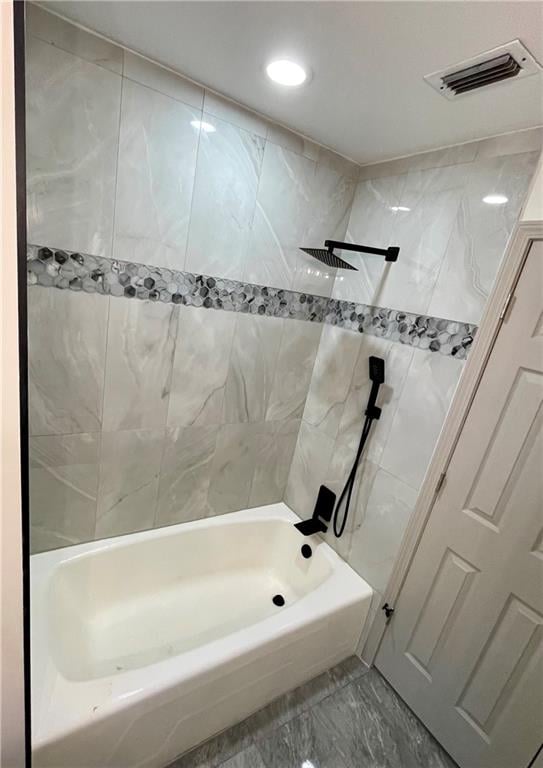 bathroom with tiled shower / bath combo