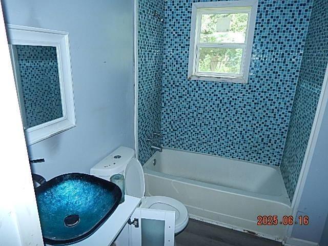 1021 Cherry St, Mobile, AL 36610 - full bath featuring vanity and  shower combination