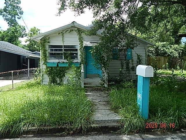 1021 Cherry St, Mobile, AL 36610 - view of front of home with entry steps
