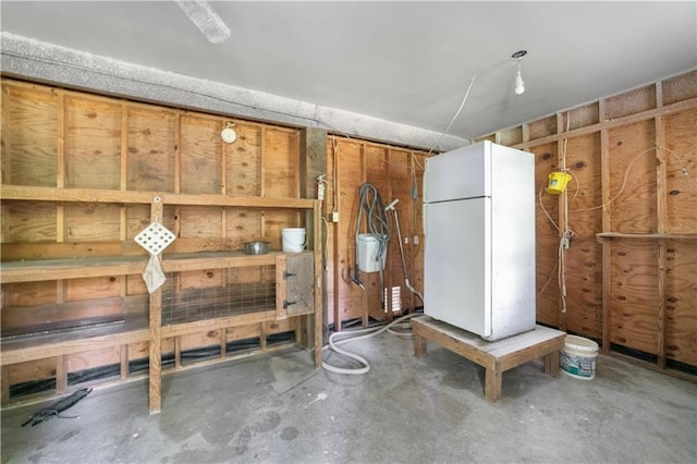 5039 Cole Dr W, Mobile, AL 36619 - below grade area with freestanding refrigerator