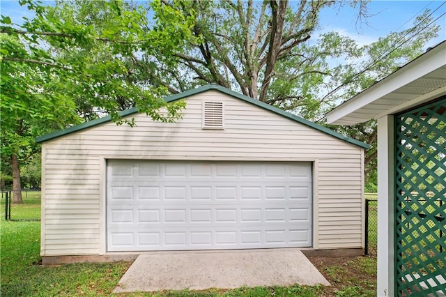 5039 Cole Dr W, Mobile, AL 36619 - detached garage featuring fence