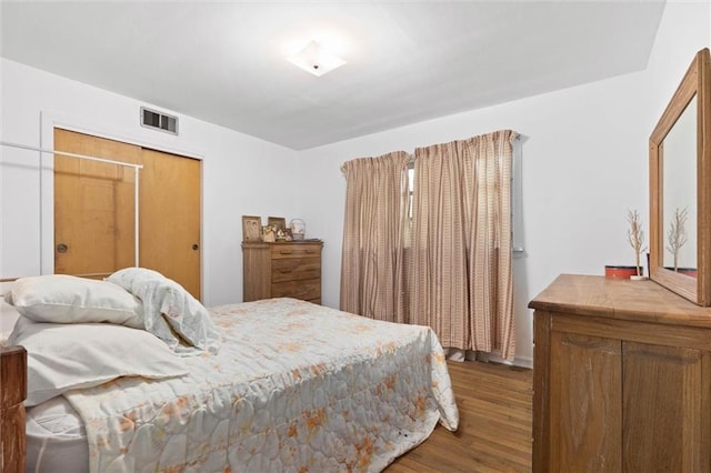 2950 Pinetucky Rd, Mobile, AL 36618 - bedroom featuring wood finished floors and a closet