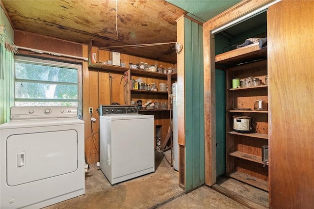 2950 Pinetucky Rd, Mobile, AL 36618 - laundry area featuring washer and dryer and water heater