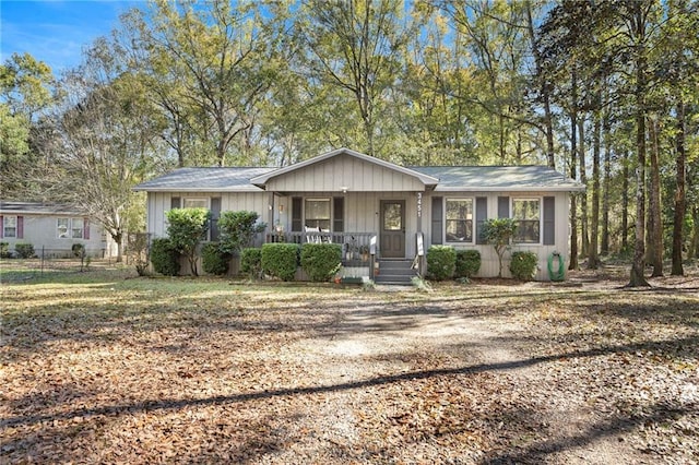 ranch-style home with a porch