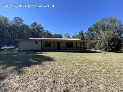 view of front of house with a front yard