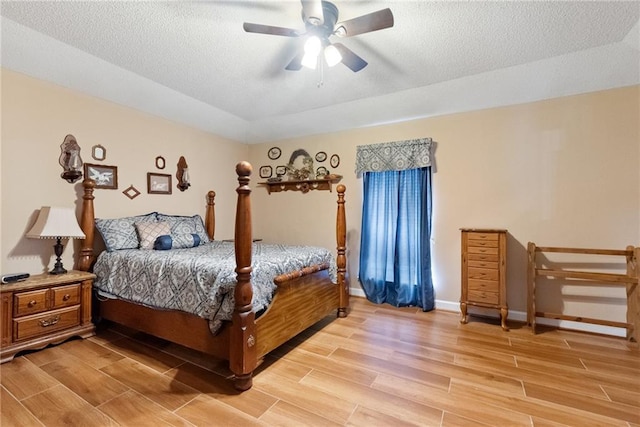 bedroom featuring ceiling fan and a textured ceiling