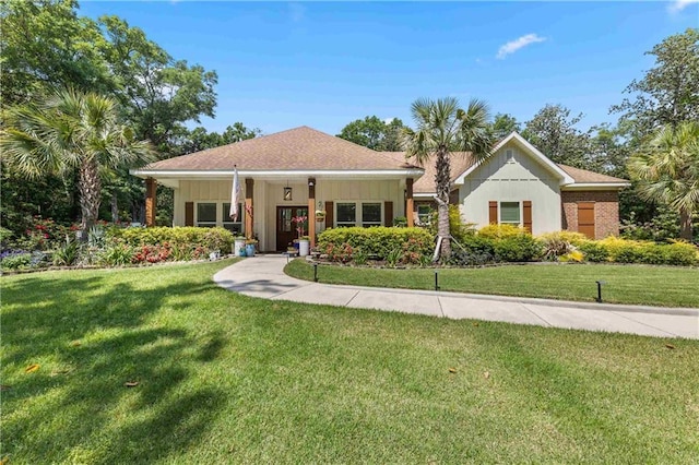 ranch-style home with a front yard