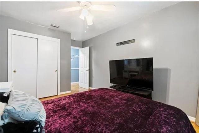 bedroom featuring ceiling fan and a closet