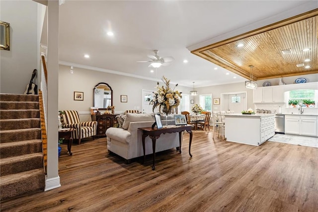 living room featuring ornamental molding, a healthy amount of sunlight, hardwood / wood-style floors, and ceiling fan