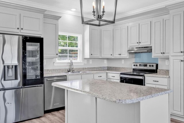 21621 Coleman Cemetery Rd, Moss Point, MS 39562 - kitchen featuring stainless steel appliances, under cabinet range hood, a sink, ornamental molding, and a chandelier