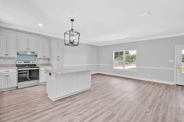 21621 Coleman Cemetery Rd, Moss Point, MS 39562 - kitchen featuring stainless steel electric stove, under cabinet range hood, ornamental molding, a chandelier, and light wood-type flooring