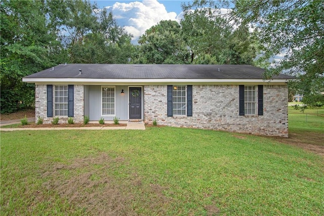 single story home featuring a front lawn