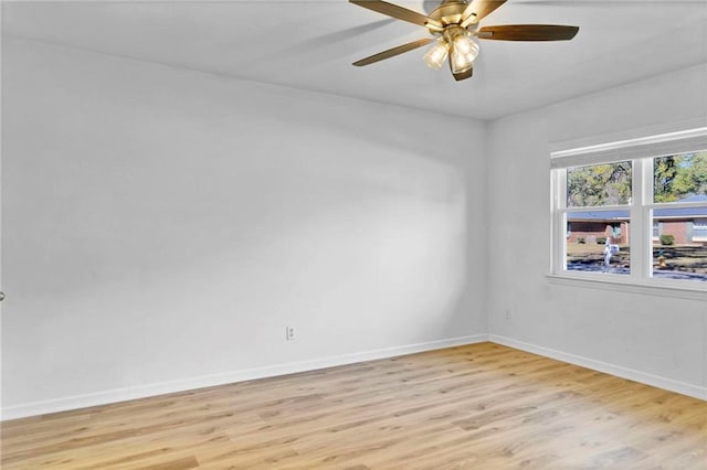 unfurnished room featuring light wood-style floors, baseboards, and a ceiling fan