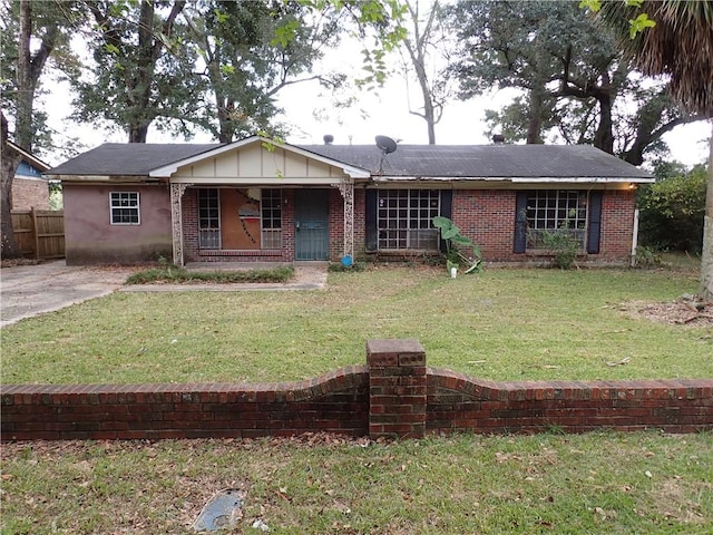 ranch-style house with a front yard