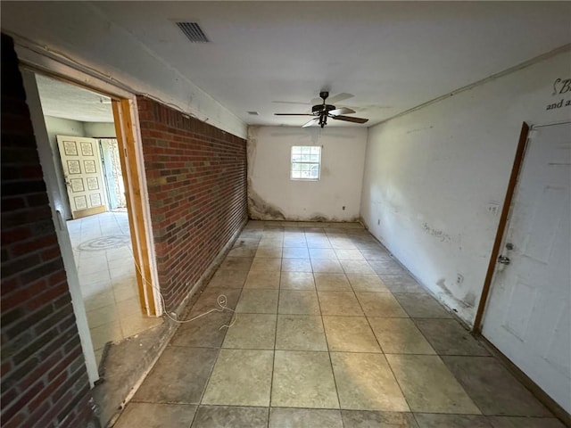 empty room featuring ceiling fan