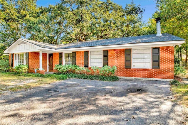 ranch-style house with covered porch