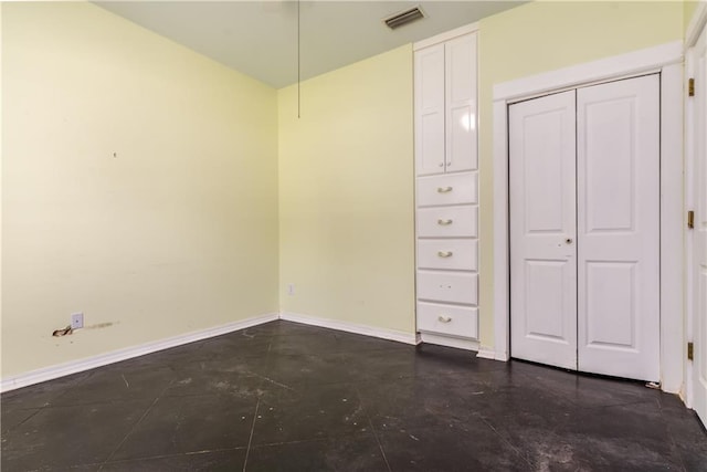 510 Fort Mims Pl, Dauphin Island, AL 36528 - unfurnished bedroom featuring visible vents, baseboards, and a closet